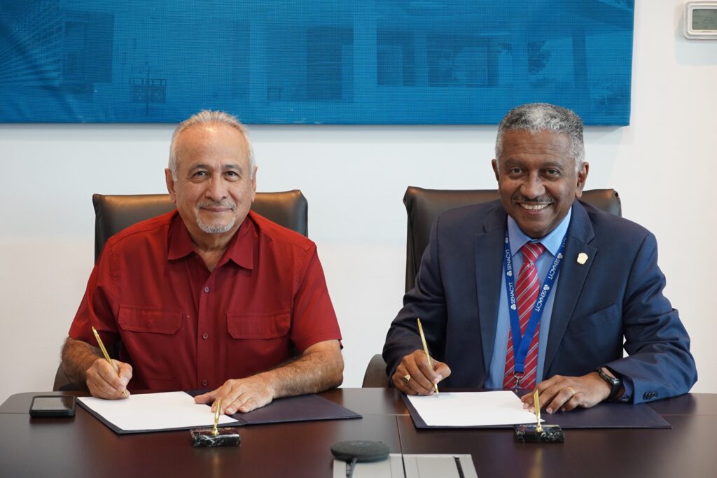Felipe Ariel Rodríguez (CECOM-RO) y Dr. Eduardo Ortega Barría (Senacyt)