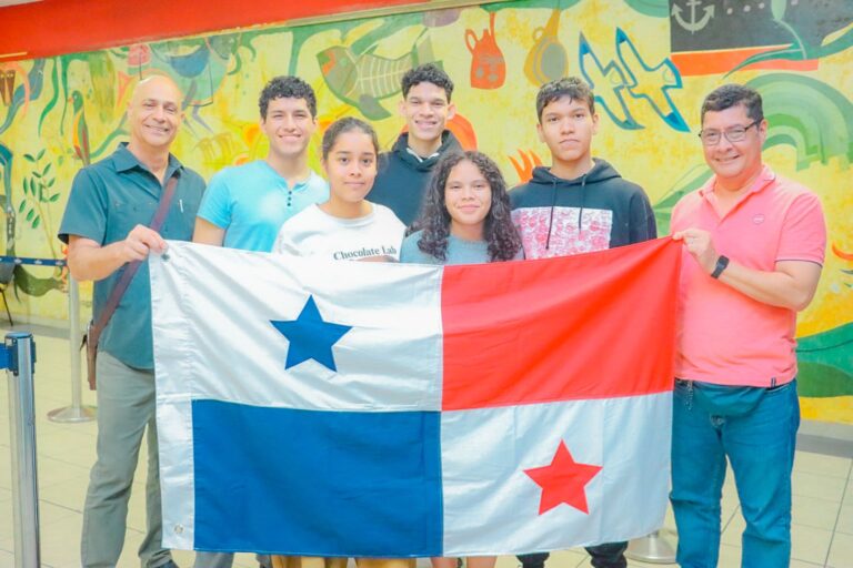 Equipo Guardians y ROBOTEC 1