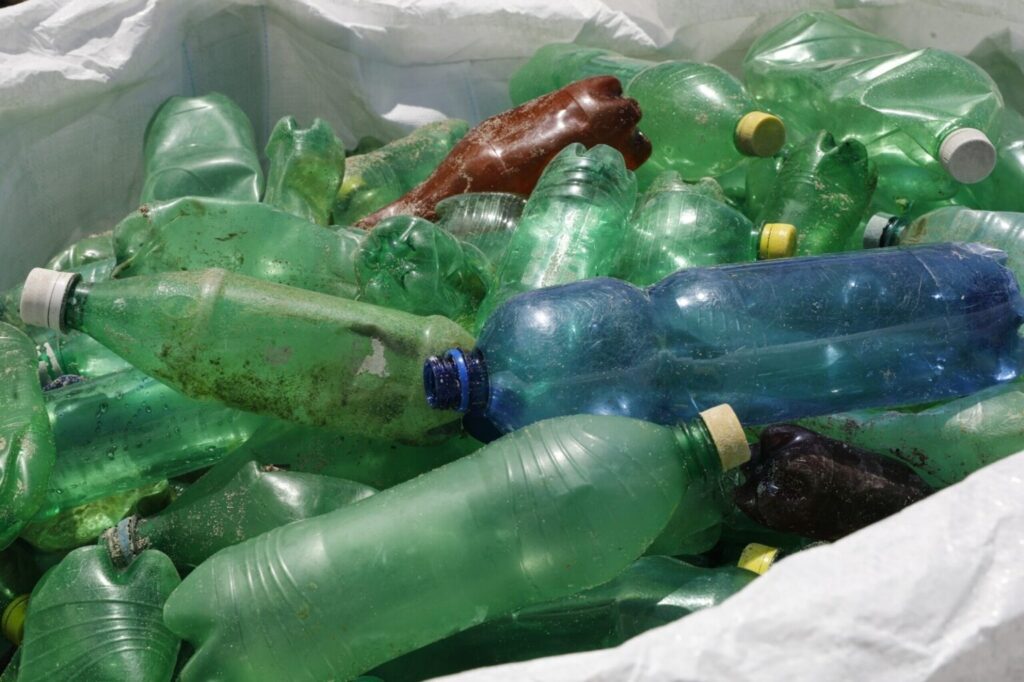 MiAMBIENTE-prohibe-el-uso-de-plasticos-y-foam-en-las-areas-protegidas-del-pais-a-partir-de-enero-de-2026898