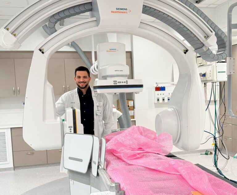 Dr. De Obaldía-sala de neurointervención