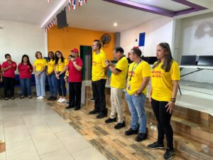 Helping Learners - Entrega de Computadoras - 19Nov2025 (23)