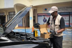 Revisión de autos por perito de la Acodeco 1