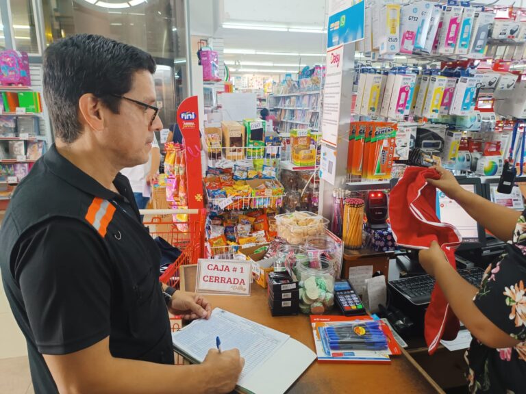 Acodeco revisa cumplimiento de útiles escolares exentos del 7 por ciento 3