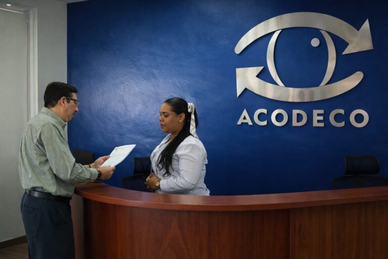 Atención a consumidor en Acodeco