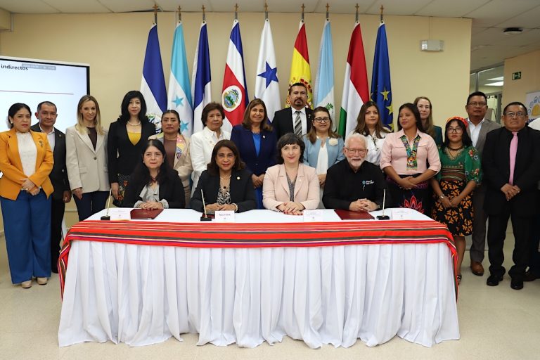 El evento reunioě a autoridades universitarias, representantes de organismos internacionales, cuerpo diplomaětico, socios del proyecto, investigadores e invi