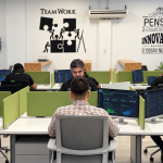 Oficina tecnoloìgica con paneles Oria (1)